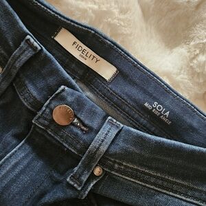 Fidelity denim mid rise skinny jeans